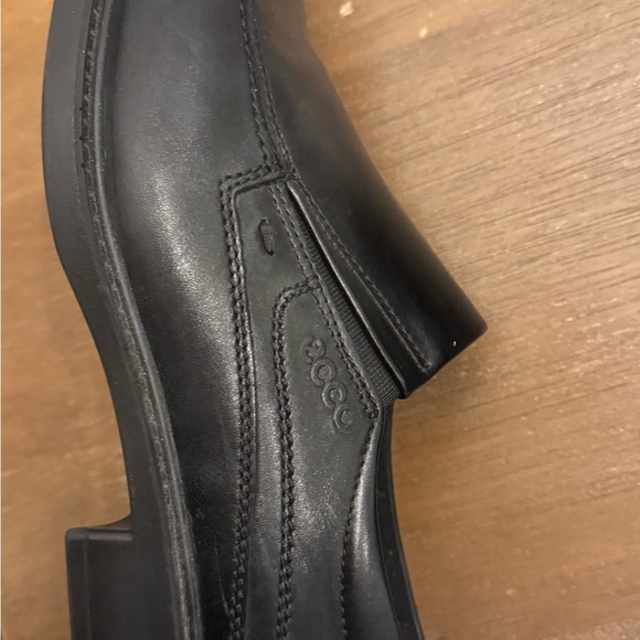 Men’s Ecco Black Slip On Dress Shoes - Picture 3 of 3